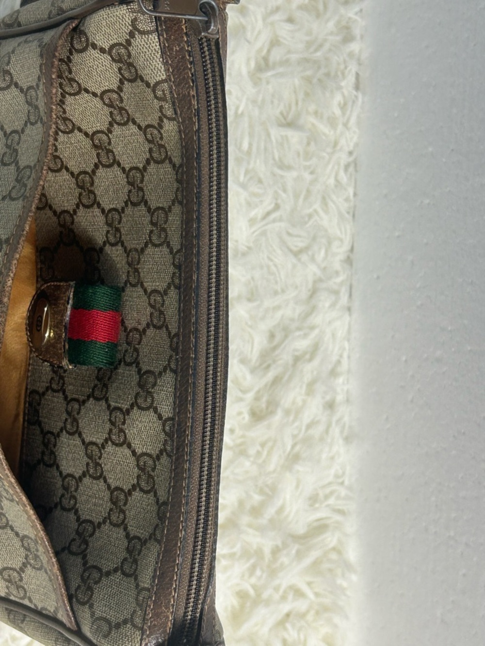 Gucci Brown GG Canvas Crossbody with Signature Green-Red Web. Authentic - Picture 14 of 16